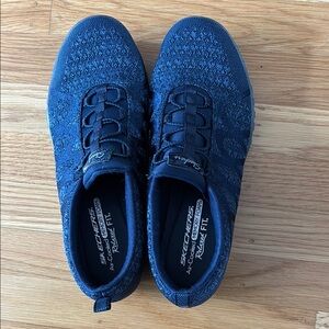 Skechers women’s Navy Breathe Easy Sneakers